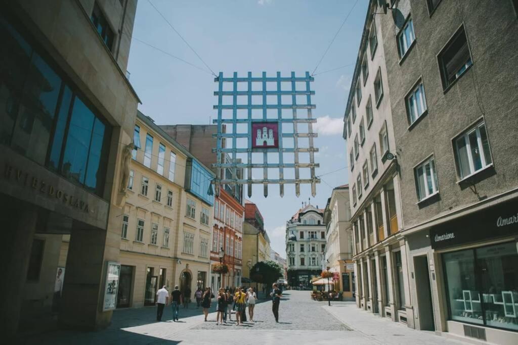 Apartamento Boutique Flat In Old Town Bratislava Exterior foto