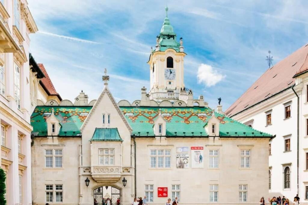 Apartamento Boutique Flat In Old Town Bratislava Exterior foto