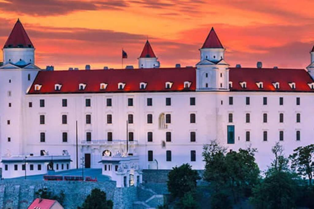 Apartamento Boutique Flat In Old Town Bratislava Exterior foto