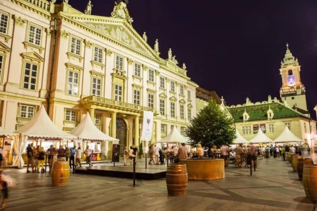 Apartamento Boutique Flat In Old Town Bratislava Exterior foto