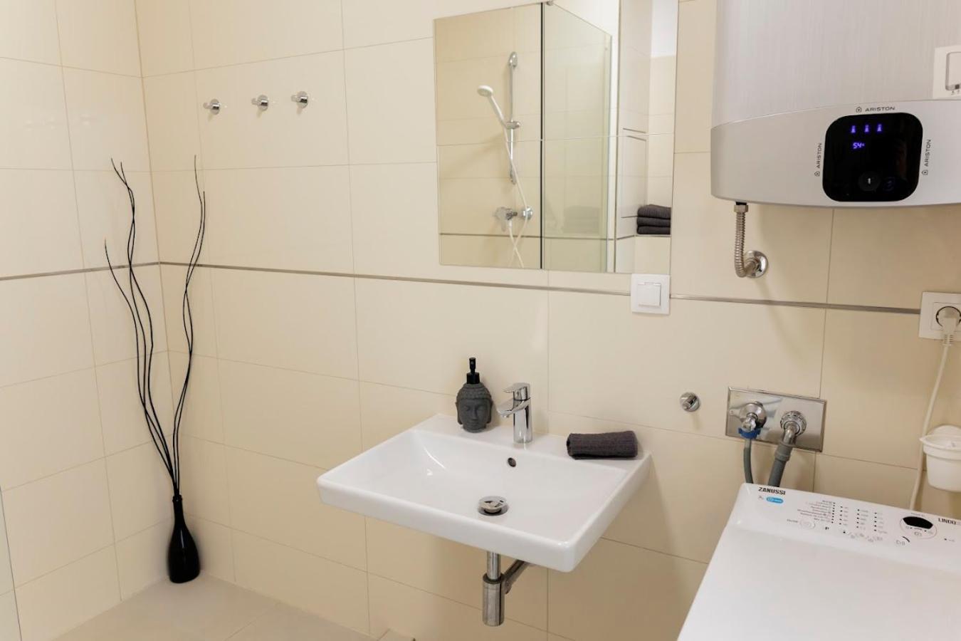 Apartamento Boutique Flat In Old Town Bratislava Exterior foto